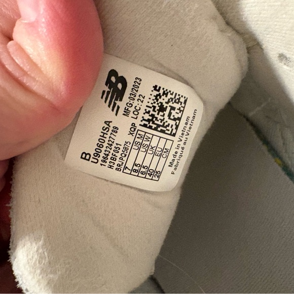 New Balance Women's 9060s Quartz Grey - Picture 4 of 4